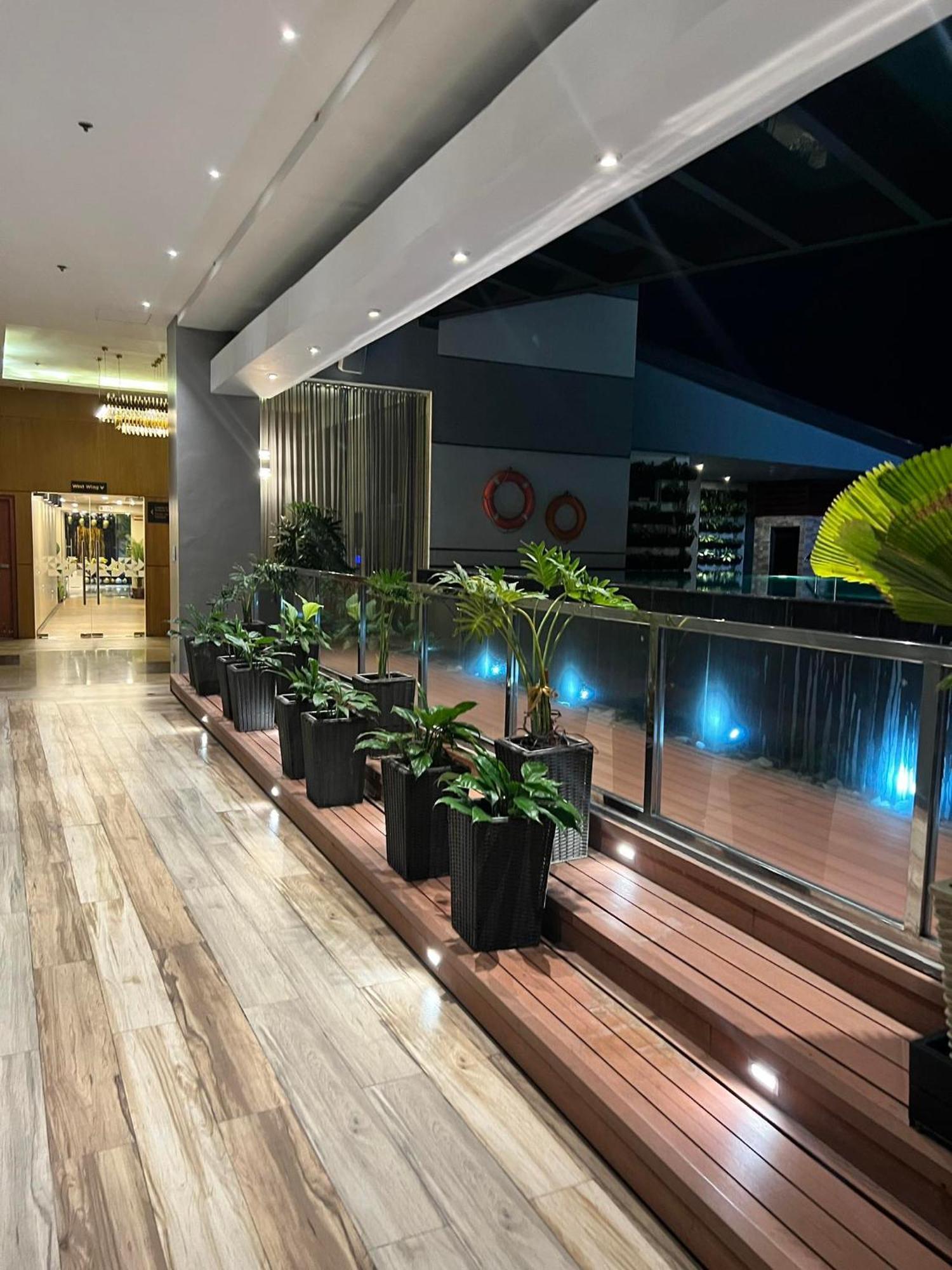 Best Western Plus Metro Clark Angeles Exterior foto