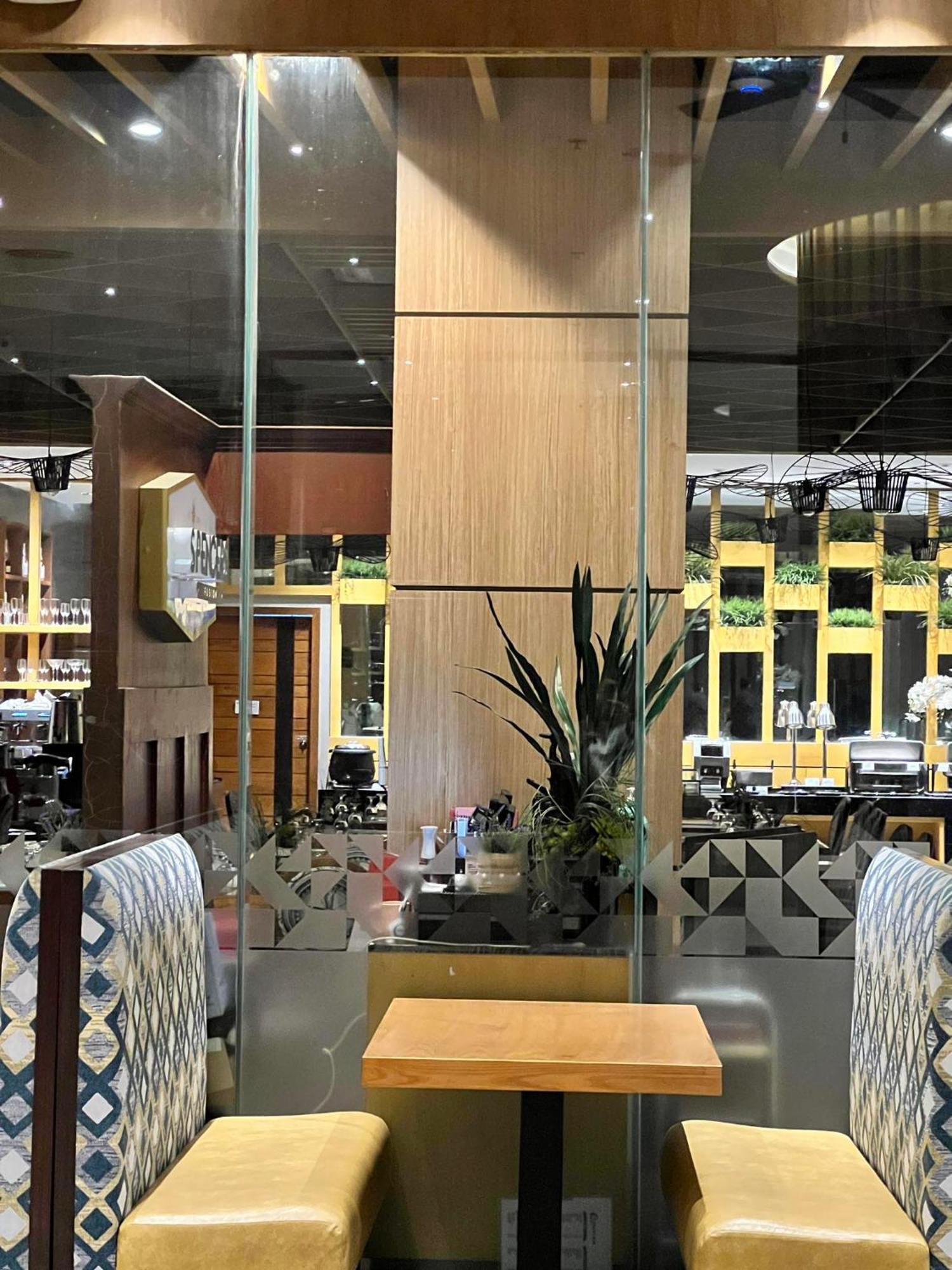 Best Western Plus Metro Clark Angeles Exterior foto