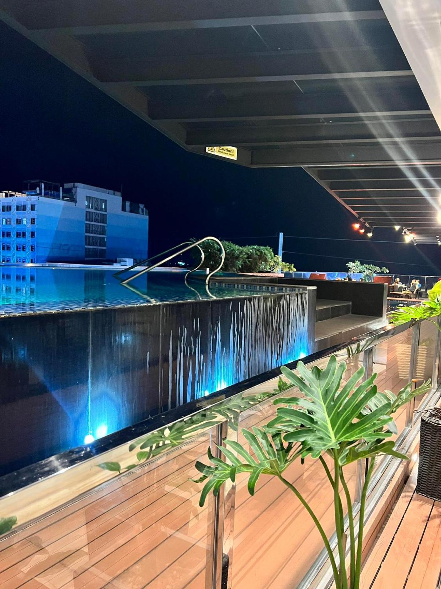 Best Western Plus Metro Clark Angeles Exterior foto